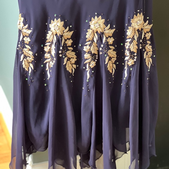 New Party Dress with fancy embroidered accents on bottom size 8 - Picture 2 of 9